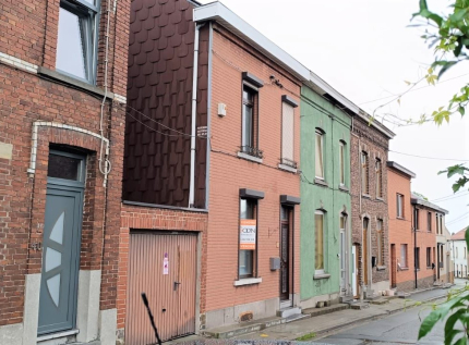 Maison 4 chambres avec jardin et garage.