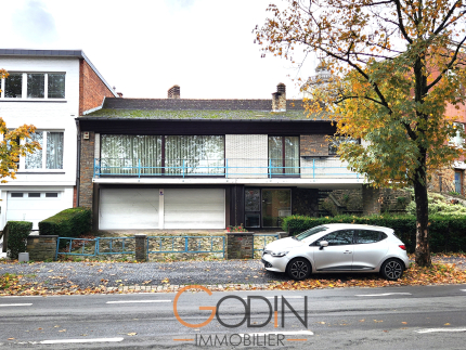 Sur les hauteurs de Liège, 160m², 4 chambres, 2 garages et 1 jardin.