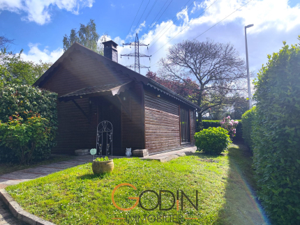 Maison type chalet, 1 à 2 chambres avec jardin.