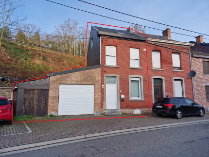 Maison entièrement rénovée de 3 chambres avec jardin.