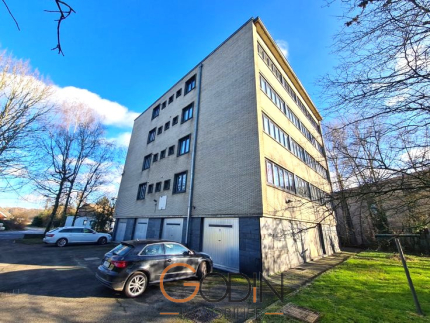 Immeuble de rapport entièrement loué ; 8 appartements rénovés en 2019 et 8 garages.