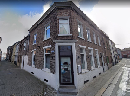 Immeuble mixte avec restaurant et logement triplex